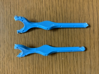 糸ようじ_使用後の使い道は、オウムの遊び道具にする