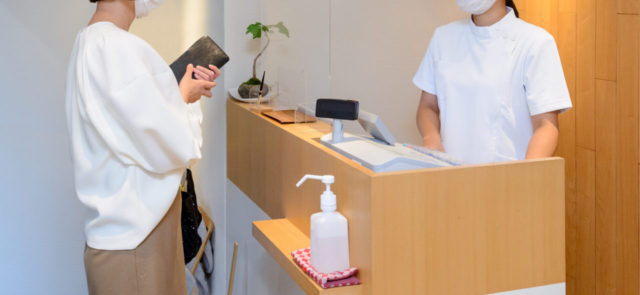 受付で要望する